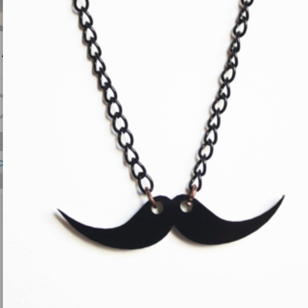MOUSTACHE NECKLACE